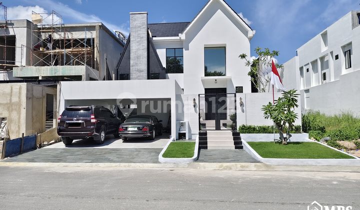 Rumah Cantiq Bergaya American Classic Di Crown Hill Estate, Batam Kota 1