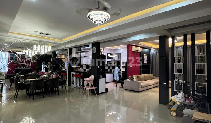 Rumah Mewah Hook Di Taman Golf Sukajadi, Ada Private Pool  2