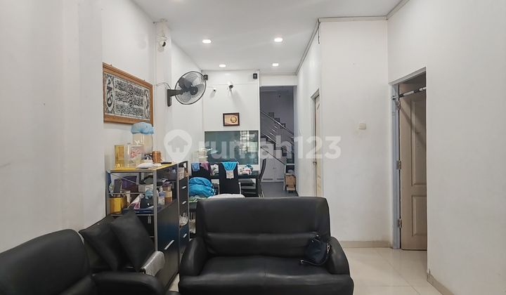 3-story Semi-Furnished House in Anggrekmas 2, Batam Centre 2