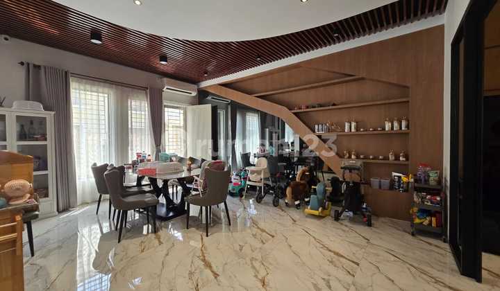 3-Story Fully Furnished Hook House at Monde Signature, Batam 2