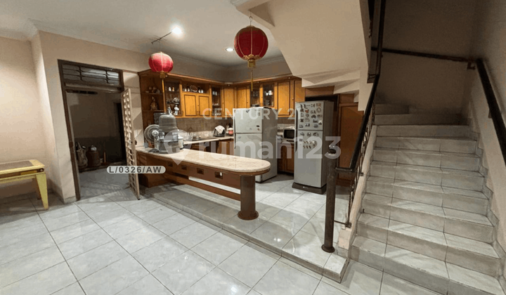 Rumah 2 Lantai Semi Furnished di Taman Holis Indah 1 Bandung