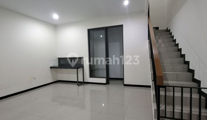 House ******** ******** ********