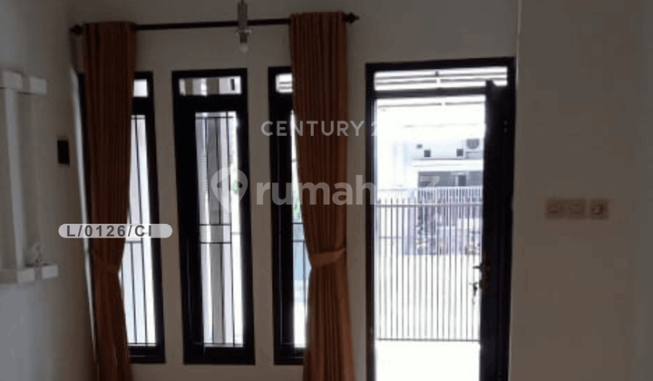 Comfortable, Strategic, Ready-to-Occupy House in Taman Kopo Indah 3, Bandung