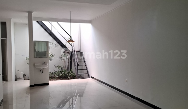 Rumah.baru Cat Tki V..Dekat.tempat.bermain.anak.anak