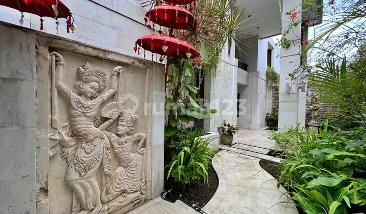 Rarely Offered Riverfront 4 Bedroom Villa 2 Mins Drive To The Beach 2