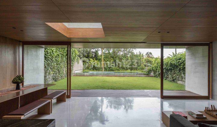 Contemporary Villa With Scenic Views In Tumbak Bayuh 2