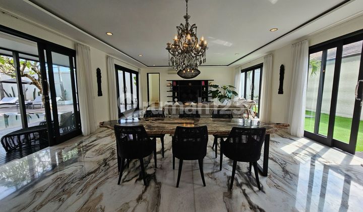 Luxurious 7 Bedroom Villa In Batu Belig, Kerobokan 2