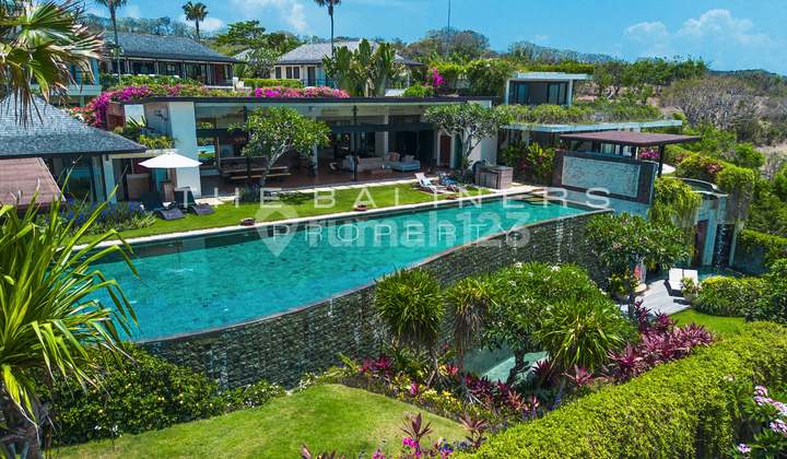 Stunning Oceanfront Villa in a Gated Luxury Estate