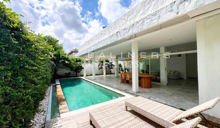 Spacious Freehold Villa In Seminyak, Moments From Petitenget Beach 1