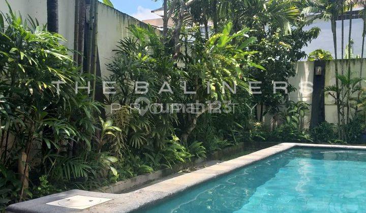 Strategic Corner Villa With Spacious Garden In Jimbaran 1