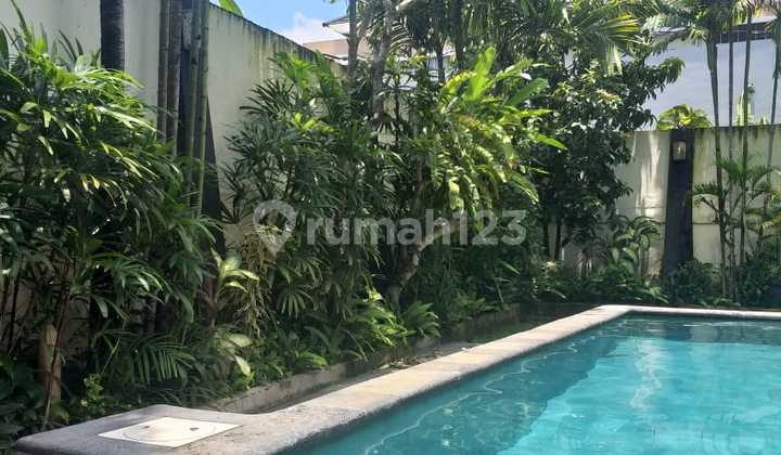 Strategic Corner Villa With Spacious Garden In Jimbaran