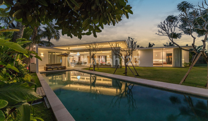 An Iconic Freehold Entertainment Villa Minutes From Batu Bolong