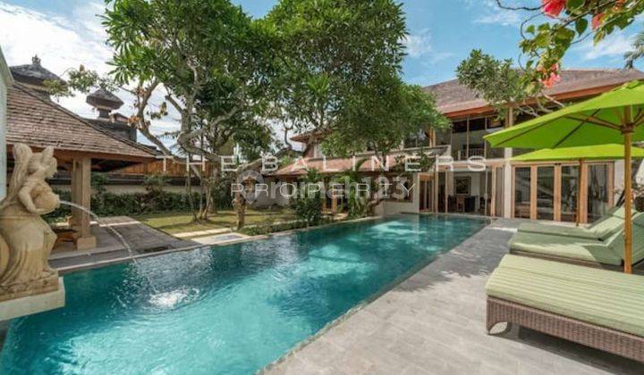 Spacious Neo Bali Contemporary Villa Near Batu Belig Beach 1