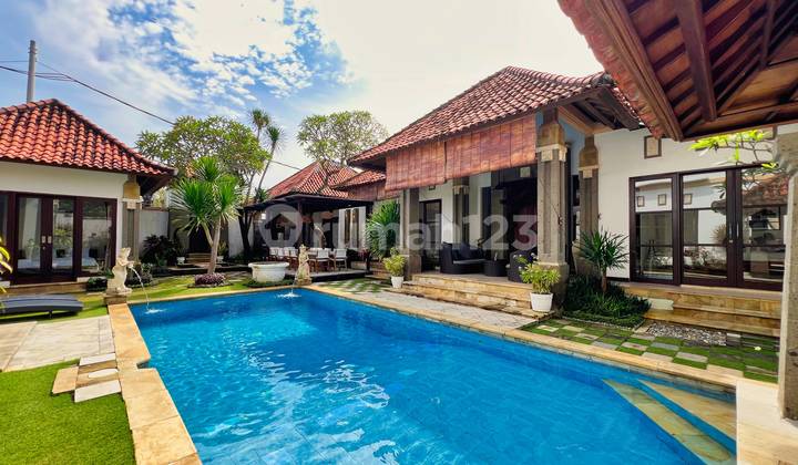 PRICE REDUCTION! TROPICAL VILLA JUST STEPS FROM THE SHORE IN TANJUNG BENOA, NUSA DUA