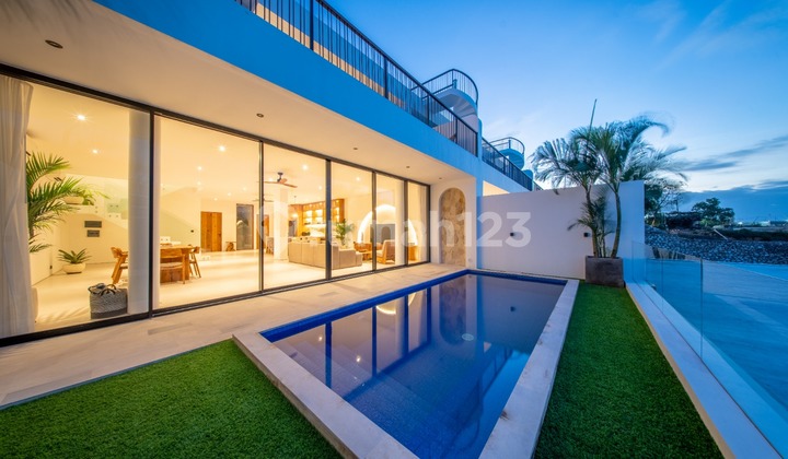 Elegant 3 Bedroom Villa Close To Dreamland Beach In Pecatu