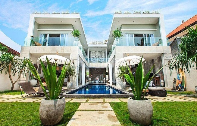 Modern 6 Bedroom Villa Just Steps From Seminyak Beach