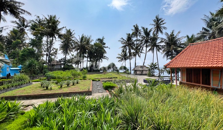 Tranquil Beachfront Villa With Expansive Gardens In Karangasem 2