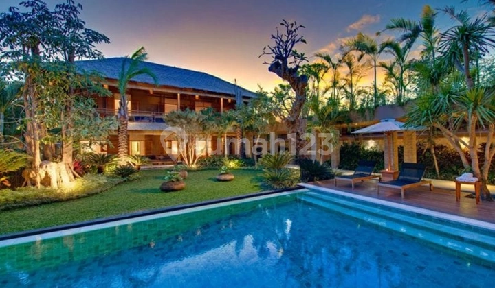 AMAZING 6 BEDROOM LUXURY MANSION IN THE HEART OF SEMINYAK