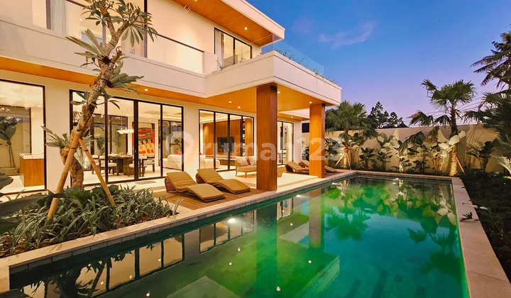 THREE-BEDROOM VILLA WITH PRIVATE POOL AND TROPICAL APPEAL IN UBUD