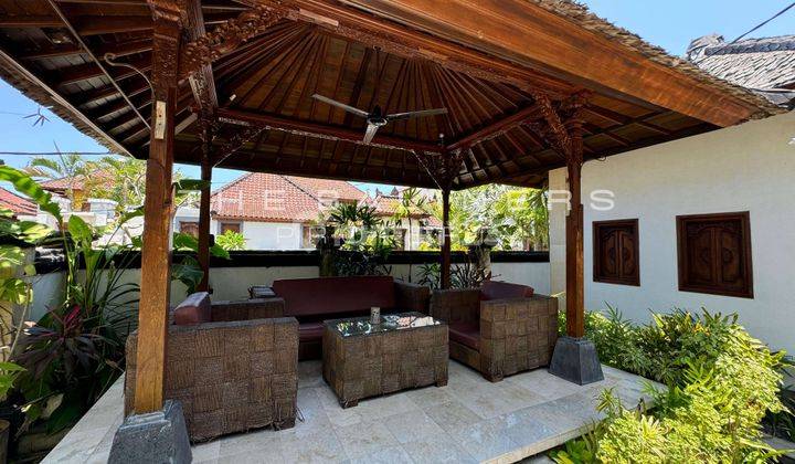 Stylish Renovated Villa With Teak Wood Accents In Ungasan 2