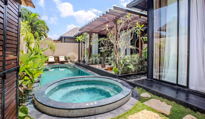 STYLISH TWO-BEDROOM VILLA IN BABAKAN, CANGGU WITH POOL AND JACUZZI STYLISH TWO-BEDROOM VILLA IN BABAKAN, CANGGU WITH POOL AND JACUZZI