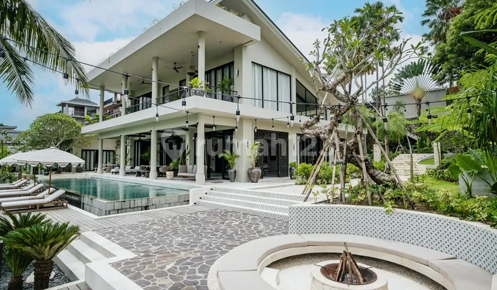 SERENE SIX-BEDROOM VILLA OVERLOOKING RIVER AND VALLEY IN UBUD