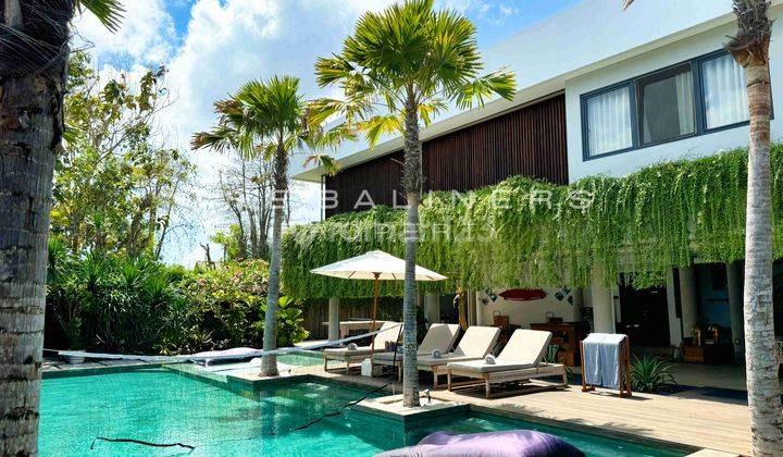 Expansive Coastal Villa With Modern Amenities In Bingin 1