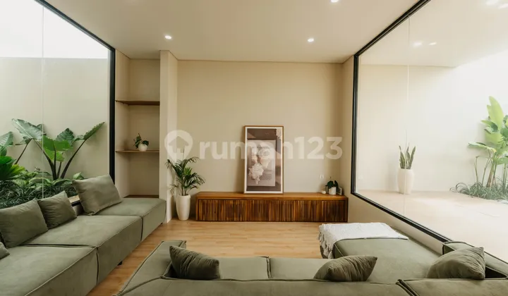 Modern Villa With Ocean Views In Kedungu