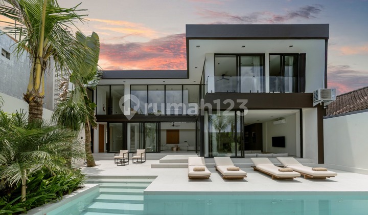 Luxury 4-Bedroom Leasehold Villa In Prime Seminyak With Grand Pool Luxury 4-Bedroom Leasehold Villa In Prime Seminyak With Grand Pool