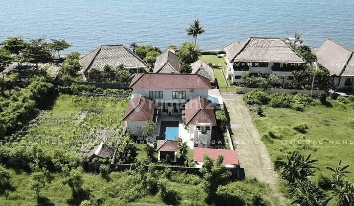 COASTAL VILLA WITH STUNNING SEA AND MOUNTAIN VIEWS IN BULELENG 1