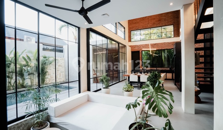 Luxurious Modern Contemporary Villa In Pecatu, Uluwatu