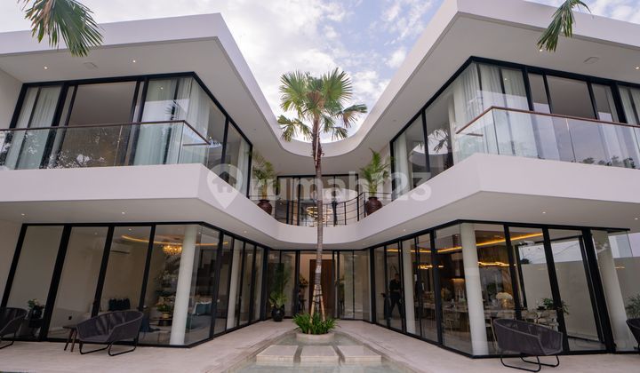 Tropical Oasis Contemporary 4 Bedroom Villa With Pool Bar And Cinema Room