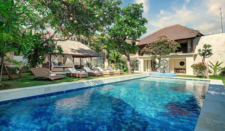 A RARE GEM OF LUXURY LIVING NEAR PETITENGET BEACH 1