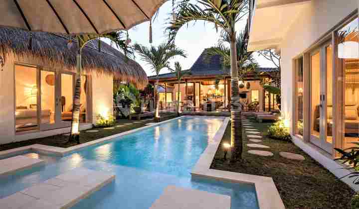 LUXURIOUS TROPICAL HIDEAWAY WITH EXPANSIVE GARDEN IN CENTRAL SEMINYAK