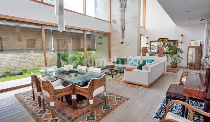 CONTEMPORARY VILLA FOR SALE WITH AMAZING GREEN BELT VIEWS 2