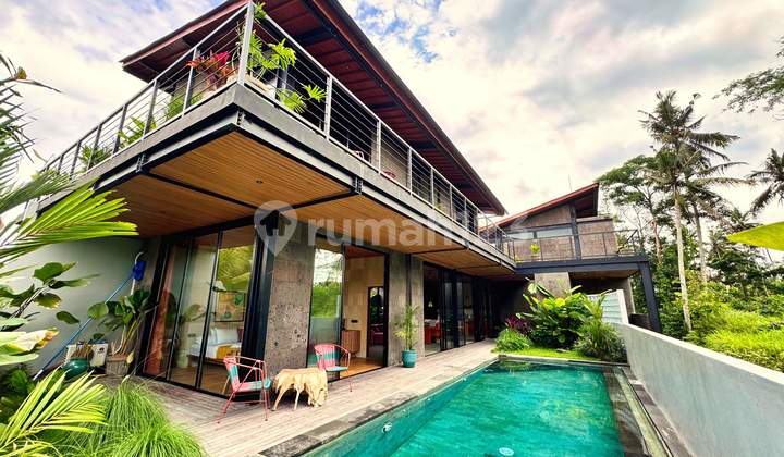VILLA MENAKJUBKAN DENGAN PEMANDANGAN HUTAN DAN MATAHARI TERBENAM DI UBUD