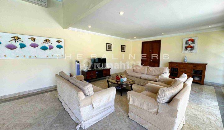 Expansive Villa With Beachside Convenience In Sanur 2