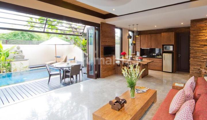 Charming Seminyak Villa A Modern Tropical Retreat 2