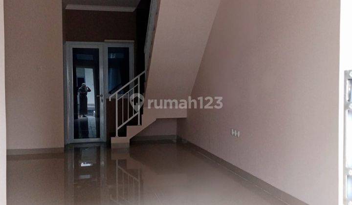 Rumah baru elegan dekat kuliner taman solo dan universitas Yarsi di cempaka putih barat  8
