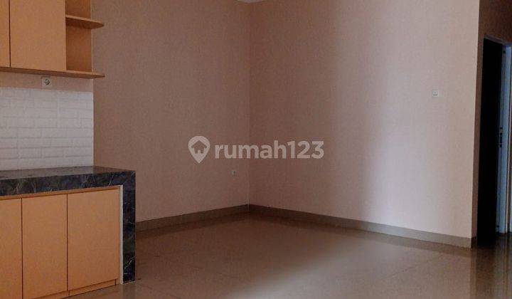 Rumah baru elegan dekat kuliner taman solo dan universitas Yarsi di cempaka putih barat  9