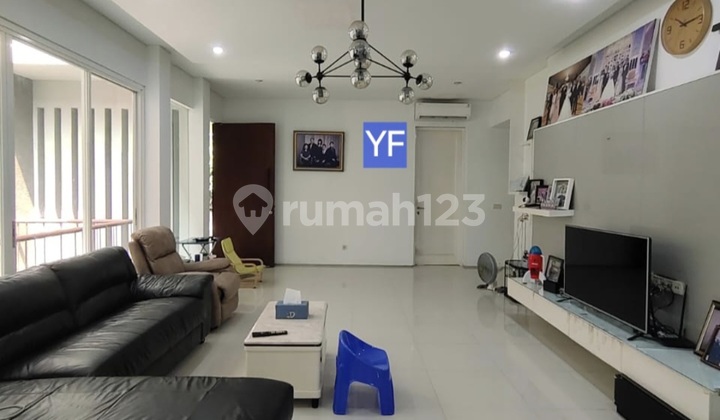 Rumah Dalam Komplek, Design Moderen, Bagus Dan Rapih, Kelapa Gading