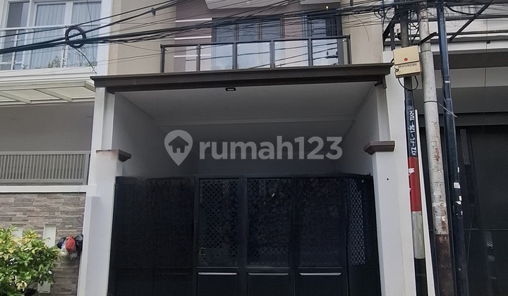 Rumah Baru, 4 Lantai, Tinggi Dari Jalan, Bebas Banjir, Jarang Ada, Pasar Baru Rumah Baru, 4 Lantai, Tinggi Dari Jalan, Bebas Banjir, Jarang Ada, Pasar Baru