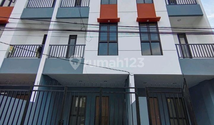 Rumah Baru, Lokasi Strategis, Cocok Untuk Tinggal Dan Online Shop, Kemayoran