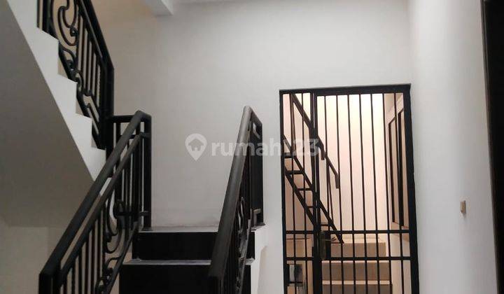 Rumah Hook Di Villa Melati Mas Serpong SHM Ada Kolam Renang 2