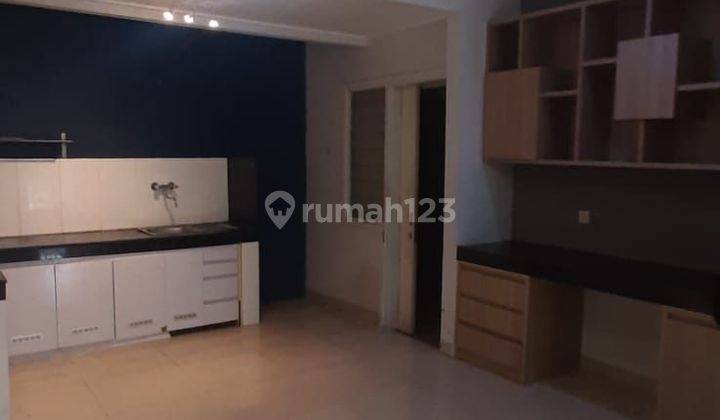 Rumah di Green Lake City 2 Lantai SHM Sudah Renovasi 1