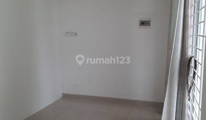 Rumah di Taman Surya 2 Lantai SHM Bagus Hadap Utara 2