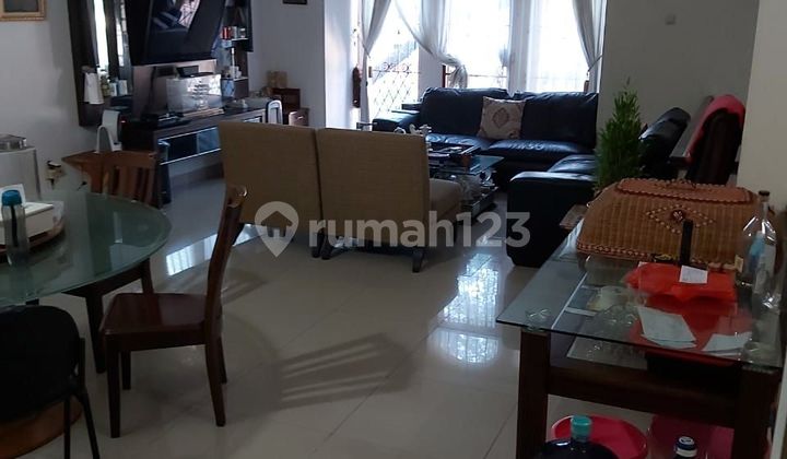 Rumah di Pantai Indah Kapuk 3 Lantai SHM Sudah Renovasi