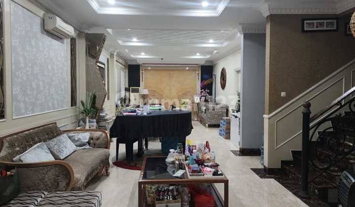 Dijual Rumah Dah Renov di Green Lake City Luas 160 M2 Semi Furnish