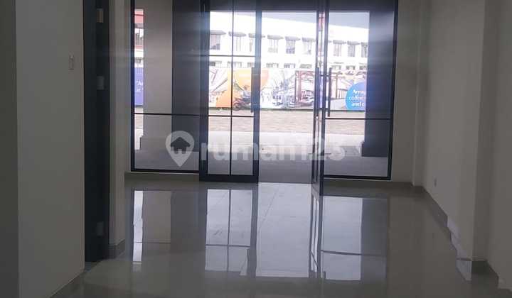 For Rent New Nice 3-Storey Shop House Near Anchor Tenant Hudson Gading Serpong Tangerang 2