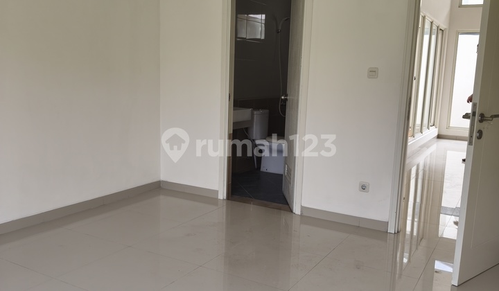 Dijual Cepat Rumah 2 Lantai Suvarna Sutera Lokasi Strategis Dijual Cepat Rumah 2 Lantai Suvarna Sutera Lokasi Strategis
